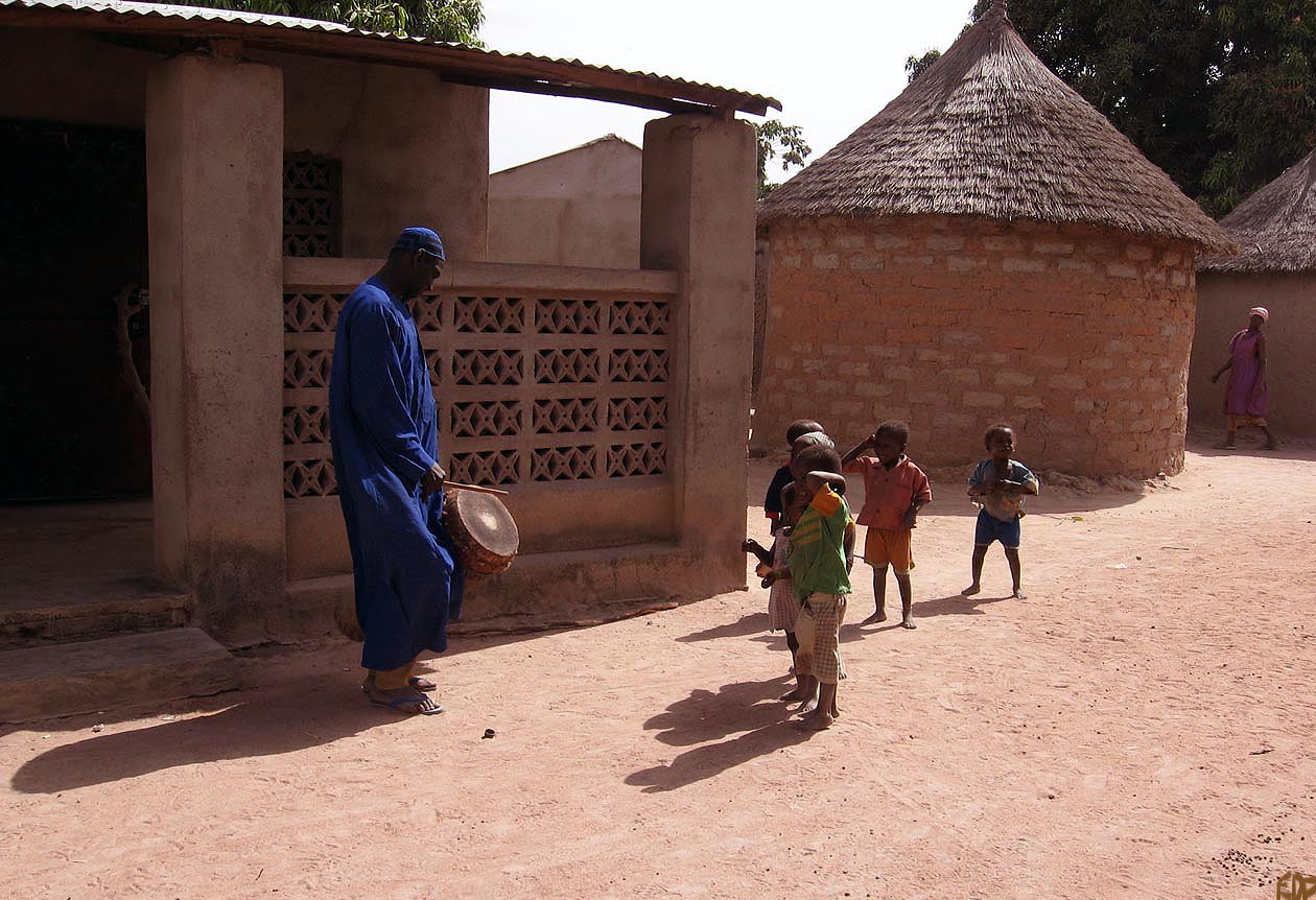 malidrumwithkidsRED1